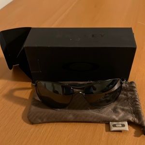 Oakley polarized aviator-style sunglasses